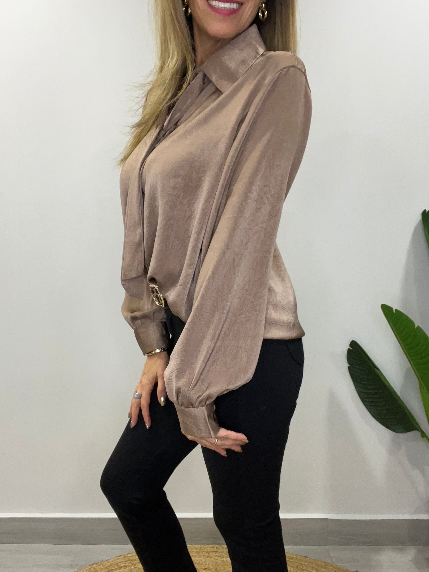 Blusa Viscoseda Amanda Taupe